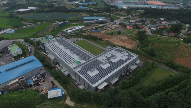 지난달 웰크론 충북 음성 공장에 설치된 태양광 모듈. (사진=웰크론)