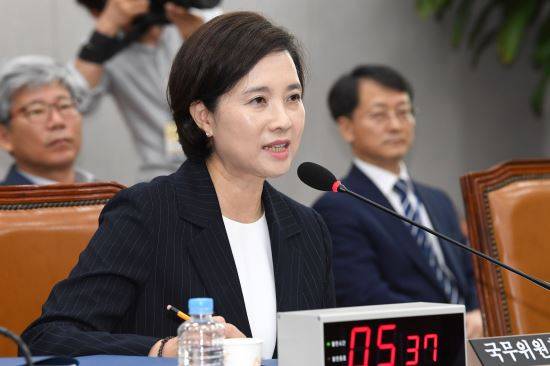 유은혜 부총리 겸 교육부 장관 후보자가 19일 국회 교육위원회에서 열린 인사청문회에서 질의에 답하고 있다. 최종학 선임기자 choijh@kmib.co.kr
