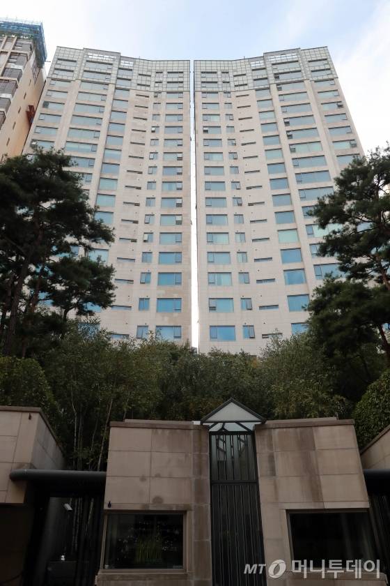 서울 강남의 '마크힐스' 아파트가 전세보증금 40억원으로 전국에서 가장 비싼 전세 아파트로 기록됐다/사진=임성균 기자