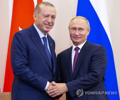 푸틴(오른쪽)·에르도안 대통령, 시리아 북서부에 비무장지대 창설 합의 [로이터=연합뉴스 자료사진]