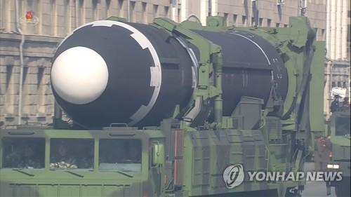북한 대륙간탄도미사일(ICBM)급 '화성-15' [연합뉴스 자료사진]