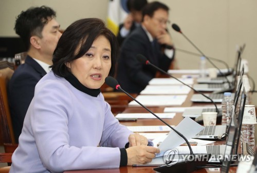 질의하는 박영선 의원 [연합뉴스 자료사진]