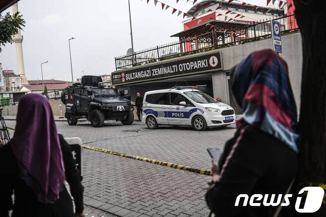 터키 이스탄불 주재 사우디아라비아 영사관 주변을 23일(현지시간) 현지 경찰이 경비하고 있다. © AFP=뉴스1