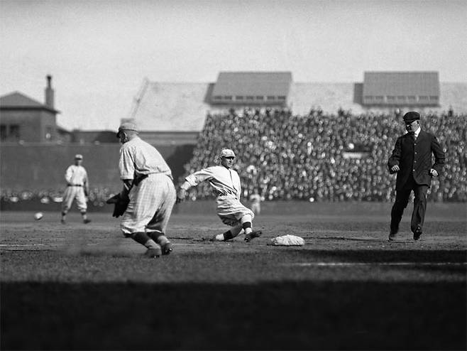 1916년의 '꿈의 구장' - 1916년 월드시리즈 보스턴 레드삭스와 브루클린 로빈스(현 LA 다저스)의 경기 장면. 당시 레드삭스가 시리즈 전적 4대1로 우승했다. /게티이미지코리아