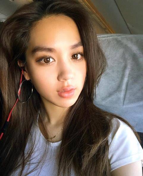 배우 김희정이 야구 시구를 해 화제를 모았다. 김희정 인스타그램