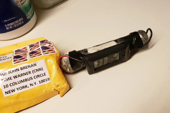 2018년 10월 24일 오전 CNN 뉴욕지국에 배달된 폭발물이 든 우편물. / CNN