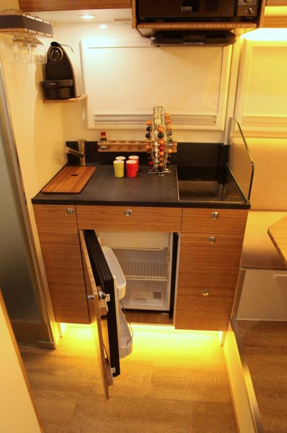 11피트 모델의 주방