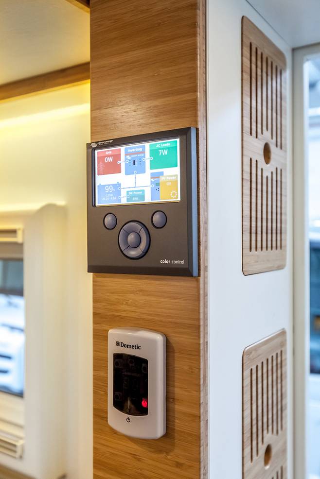 내부 시설을 조정 관리할 수 있는 컨트롤 패널