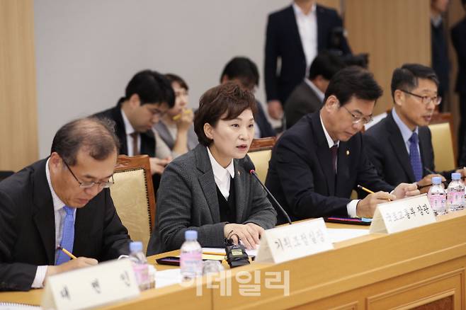 김현미(가운데) 국토교통부 장관이 지난 16일 경북혁신도시 협력간담회에 참석해 발언하고 있다. 국토교통부 제공.