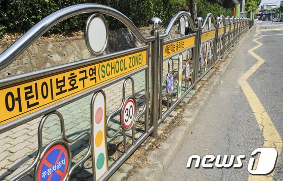 스쿨존 불법주정차 특별관리구역인 광주 한 초등학교 앞.  © News1