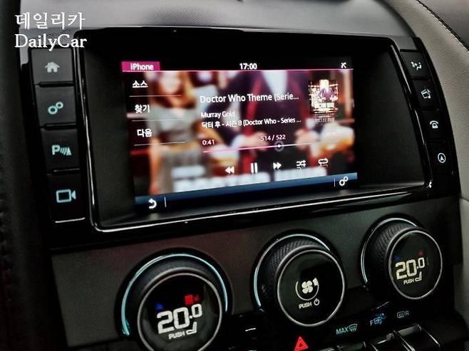 재규어 F타입 P300