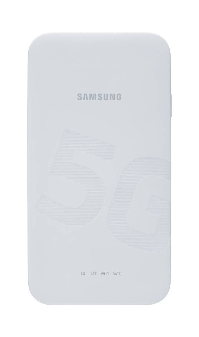 삼성의 첫 5G 모바일 라우터. 이통3사에 공급됐다. 기업용으로만 배포된다. 단말기를 별도로 살 순 없다. 솔루션과 함께 판매된다.