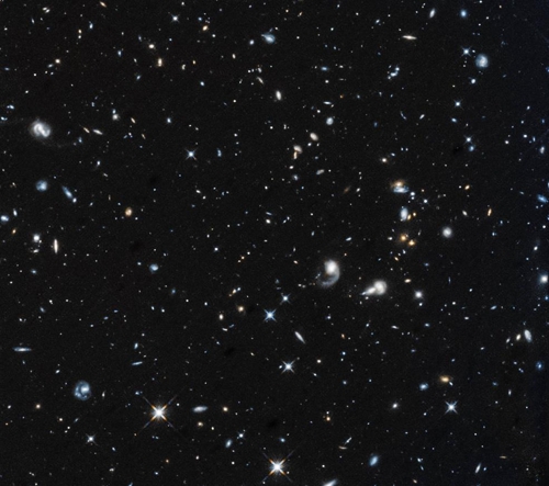 페가수스 자리의 은하들 [자료사진] 우주를 촘촘히 차지한 것 같은 은하와 별들은 전체 우주의 5% 밖에 안 된다고 한다. 나머지 95%는 암흑에너지와 암흑물질이 차지하고 있다.  [미국항공우주국(NASA), 유럽우주국(ESA) 제공]