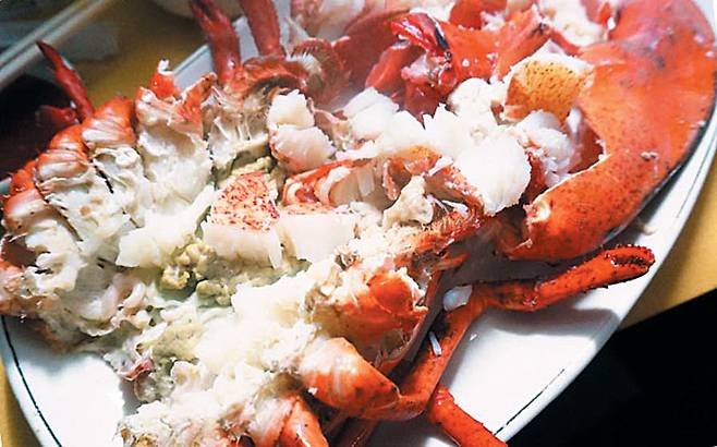 부산 해운대 바다마을 포차 거리 대표 메뉴인 랍스터 코스 요리. / 해운대구