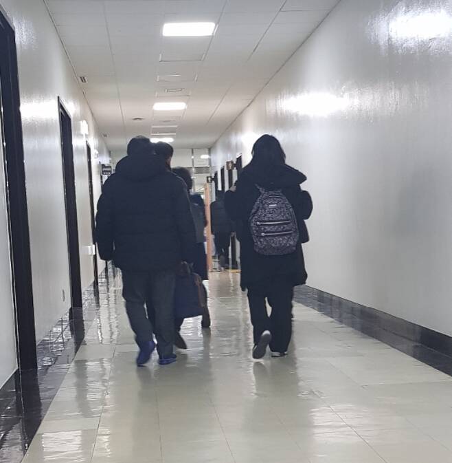 교육부 관계자들은 자유한국당의 국회 교육위원회 법안심사소위원회 ‘불참’ 소식을 들은 8일 0시30분에야 퇴근했다.
