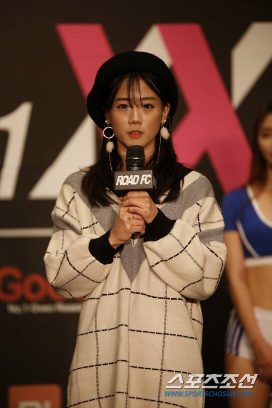 이수연이 계체량을 통과한 뒤 각오를 밝히고 있다. 사진제공=로드FC