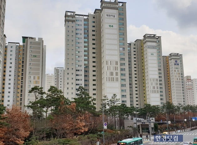 판교신도시에서 집값이 가장 비싼 아파트로 꼽히는 백현동 ‘푸르지오그랑블’. 전형진 기자