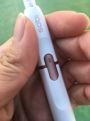 ▲ 흡연을 위해 스틱을 넣고 버튼을 눌렀을 때 '빨간 불'이 켜지는 기분은 이루 말할 수 없다.