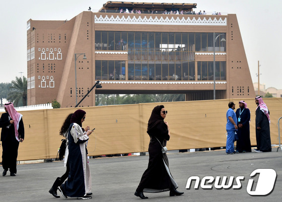 사우디아라비아 리야드의 여성들. / AFP=뉴스1
