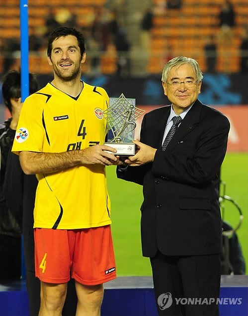 샤샤는 2010 AFC 챔피언스리그 우승을 이끌며 MVP에 선정됐다. 연합뉴스.