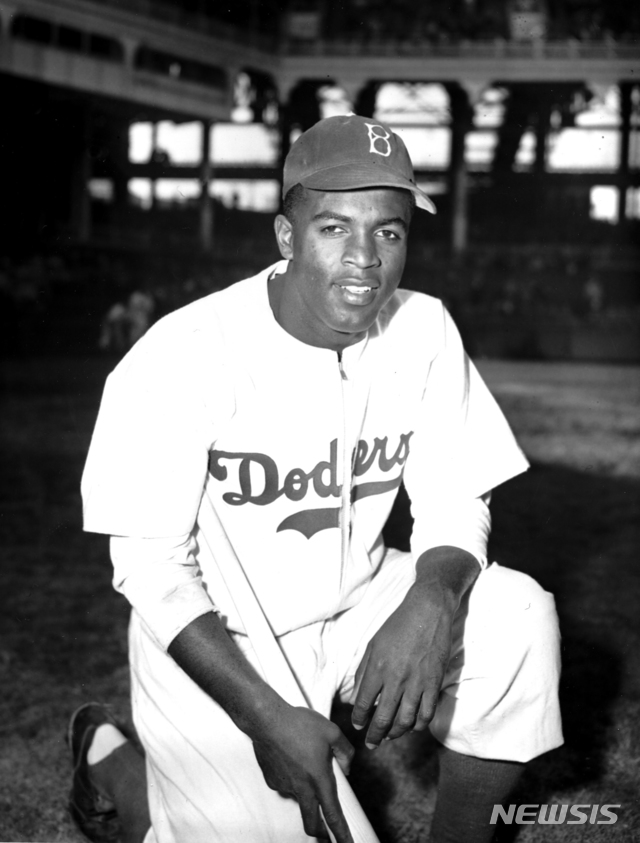 【AP/뉴시스】 재키 로빈슨, 1947년 4월11일 브루클린 다저스 시절