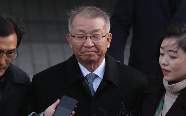 양 전 대법원장이 1월23일 서울중앙지법에서 영장실질심사를 마친 뒤 법원을 빠져나가고 있다.  한겨레 백소아 기자