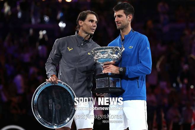 ▲ 2019년 호주 오픈 남자 단식에서 우승한 노박 조코비치(오른쪽)와 준우승한 라파엘 나달 ⓒ Gettyimages