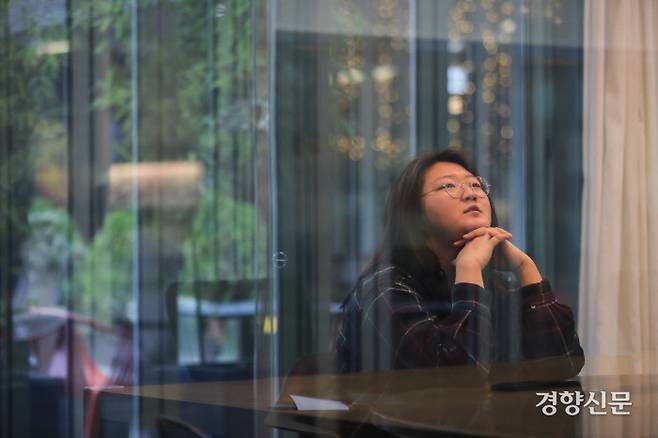 지난 22일 서울 강남구 구글캠퍼스에서 성소수자 편견 바로잡기 위해 퀴어 콘텐츠 선보이는 유튜버 수낫수를 만났다. / 이준헌 기자 ifwedont@kyunghyang.com