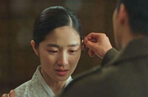 tvN 드라마 '도깨비' 속 김혜윤의 모습.