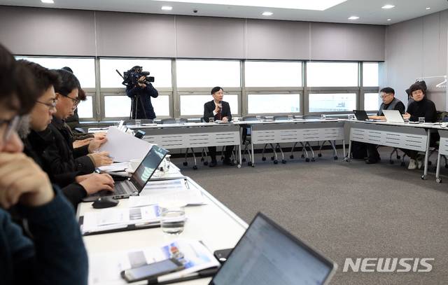 【서울=뉴시스】김병문 수습기자 = 유석재 국가핵융합연구소장이 11일 오전 서울 종로구 HJ 비즈니스센터에서 열린 '한국 인공태양 KSTAR 2018년 연구성과 발표'에 참석해 인사말을 하고 있다. 2019.02.13. dadazon@newsis.com