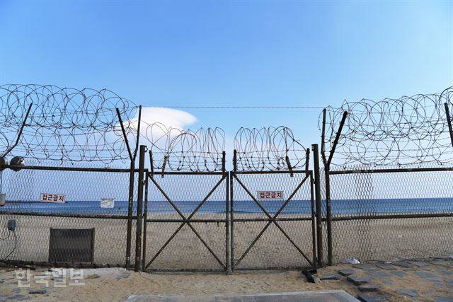 명파해변은 여름에만 한시적으로 개방한다.