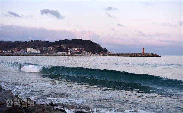 거진 해변에서 본 거진읍 풍경.