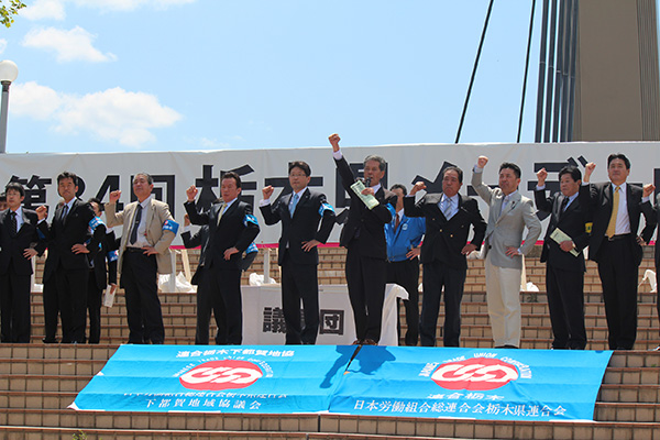 ⓒ렌고 홈페이지 갈무리 일본 최대 노동조합인 렌고는 야당과 밀접히 연계한다. 위는 2013년 렌고의 노동절 중앙대회 모습.