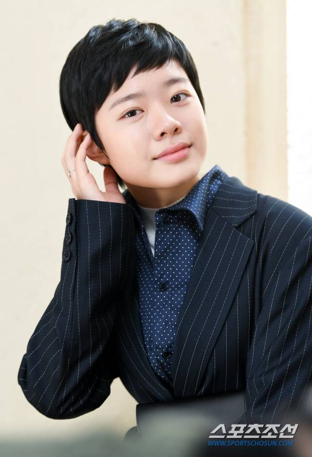 영화 '사바하'에서 인상적인 연기를 펼친 배우 이재인이 26일 오전 삼청동의 한 카페에서 인터뷰 사진촬영을 하고 있다. 정재근 기자 cjg@sportschosun.com/2019.02.26/