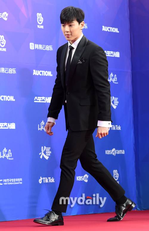 ▲ 몬스타엑스 셔누 '181cm의 극강 슈트핏'