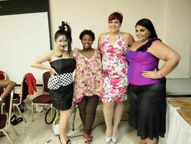 2010년 한국인 최초로 미국 최대 플러스 사이즈 패션쇼 ‘풀 피겨드 패션 위크(Full Figured Fashion Week)’에 당당히 진출한 김지양씨 모습(사진:김지양 SNS) 2010년 한국인 최초로 미국 최대 플러스 사이즈 패션쇼 ‘풀 피겨드 패션 위크(Full Figured Fashion Week)’에 당당히 진출한 김지양씨 모습(사진:김지양 SNS)