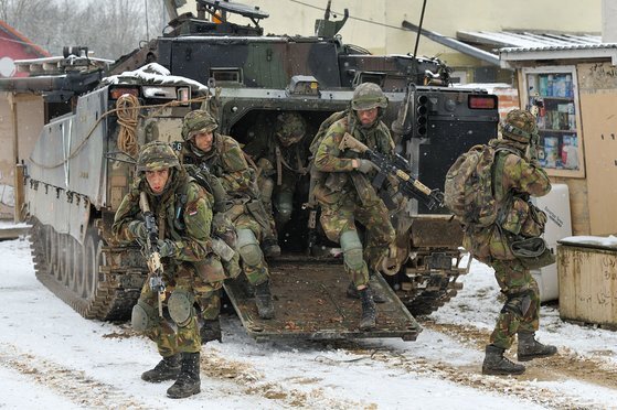 네덜란드 육군의 훈련 모습. [사진 위키피디아]