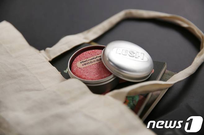 러쉬 네이키드 제품.(러쉬코리아 제공)© 뉴스1