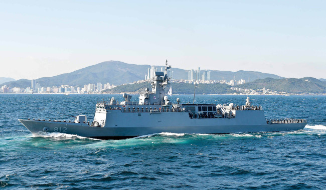 우리 해군은 오는 22~25일 중국 칭다오에 열리는 국제관함식에 최신예 호위함 ‘경기함’을 파견한다. [사진=해군]