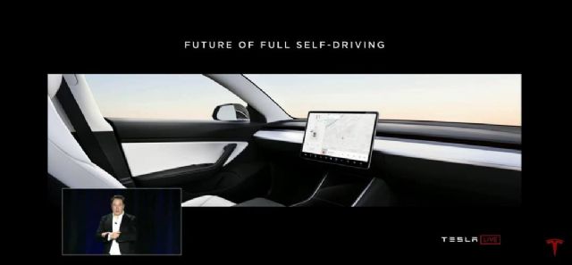 스티어링 휠 없는 차량 내부 사진을 공개한 일론 머스크 테슬라 CEO (사진=테슬라 유튜브 채널 캡처)
