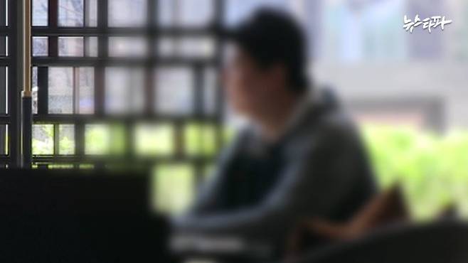▲이달 초 서울 시내 모 호텔에서 뉴스타파 카메라가 포착한 라이트론의 실제 주주이자 기업사냥꾼 김 모씨