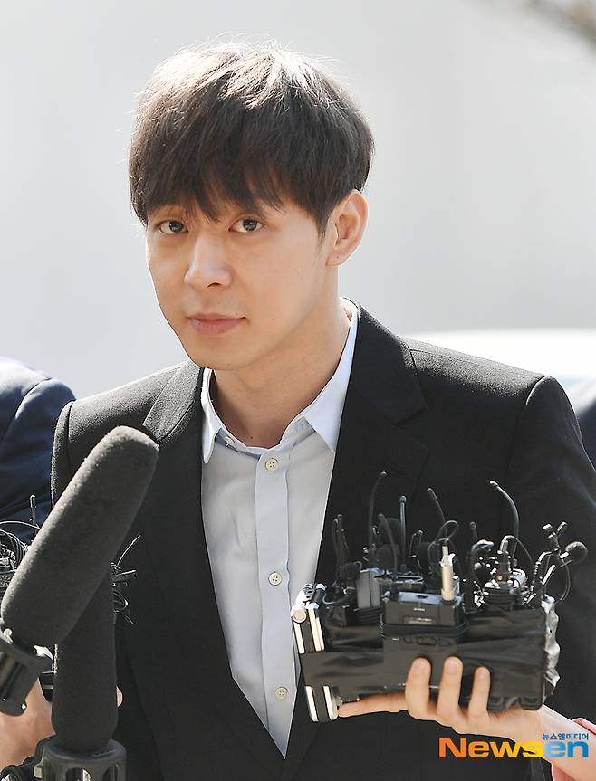 당시 담담히 경찰 출석하여 입장 밝히는 박유천