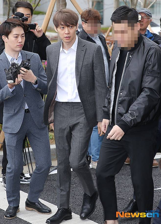 4월 26일 수원지방법원 구속영장실질심사 출석한 박유천