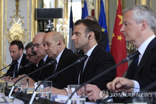 지난달 시진핑 중국 국가주석 방불시 정상회담하는 에마뉘엘 마크롱 프랑스 대통령(오른쪽에서 두 번째)과 브뤼노 르메르 재정경제부 장관(맨 오른쪽)   [EPA=연합뉴스 자료사진]