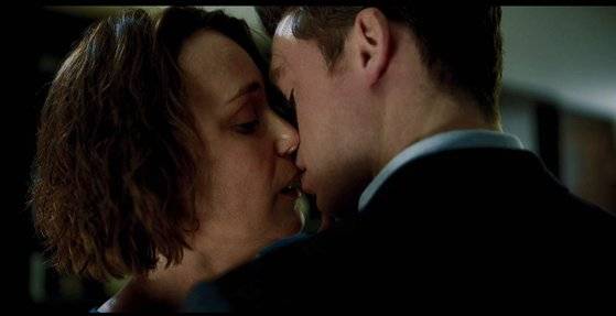 자신의 삶을 철저히 파괴한 여자, 몬타구와 갑자기 사랑에 빠지는 버드.