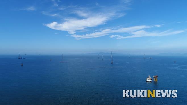 발전기 꼭대기에서 바라본 서남해 해상풍력발전단지의 풍경 (사진=쿠키뉴스)
