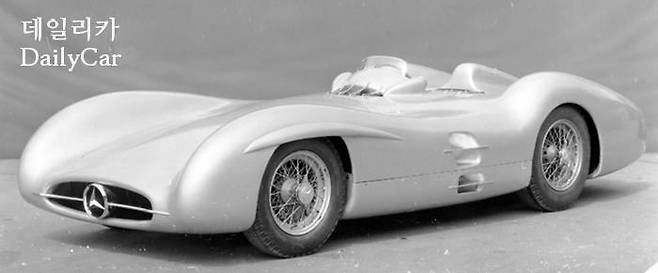벤츠의 1955년형 W196R 레이싱 머신