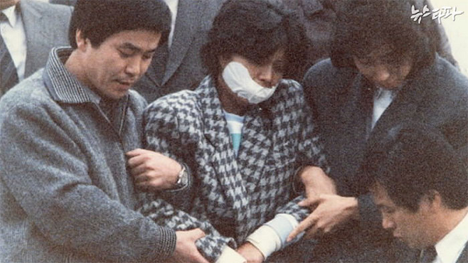 ▲ 1987년 12월 15일 오후, 김포공항을 통해 서울로 압송된 김현희