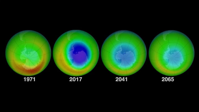 가운데 파란 부분이 프레온 가스 등으로 얇아진 오존층. 국제사회는 2050년까지 오존층을 1980년대 수준으로  회복하기 위해 노력해왔다. [사진 출처 : NASA 영상 캡처]