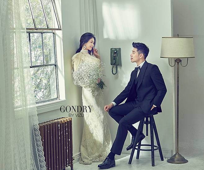 ▲ 오는 7월 결혼식을 올리는 배우 선우선과 무술감독 이수민. 제공| 해피메리드컴퍼니, 웨딩디렉터봉드, 공드리, 비쥬바이진스, 로자스포사, 순수메이크업, 아미엘리플라워, 정민경스타일리스트, 마인모리, 수원규중칠우, 블랙슈트